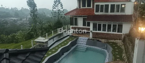 VILLA PURNAMA 2 LANTAI DI DESA MANGLIT CICURUG POSISI DI KAKI GUNUNG SALAK UDARA DINGIN SEJUK SEPERTI DI PUNCAK CISARUA BOGOR DAN PENGHASILAN SEWA RATA-RATA 10 JUTA PERBULAN  HANYA 6 KM KE JL RAYA SUKABUMI