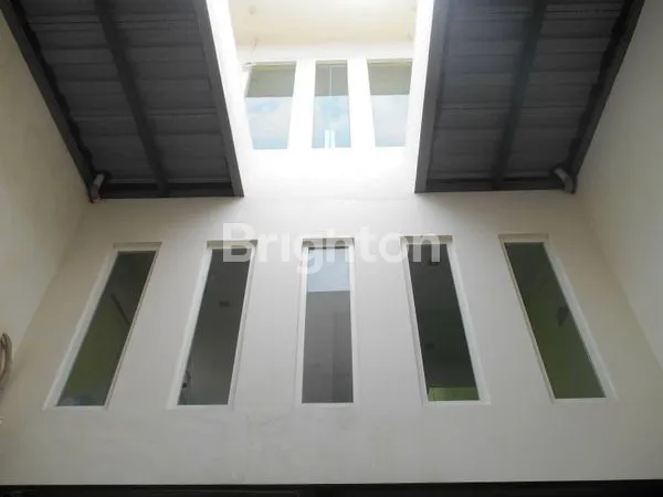 image RUMAH 3 LANTAI DI KERTAJAYA (4)