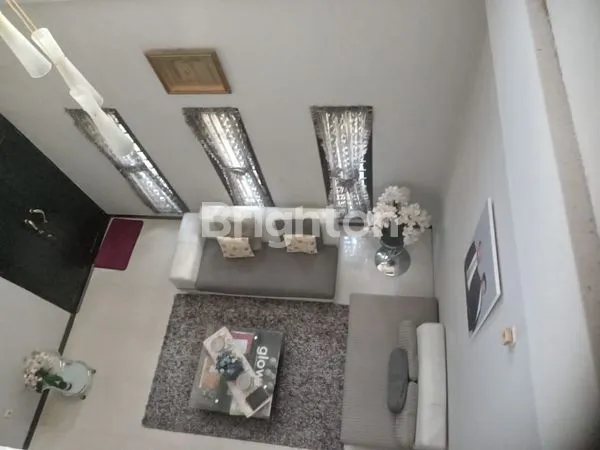 image RUMAH DUA LANTAI BOULEVARD (1)