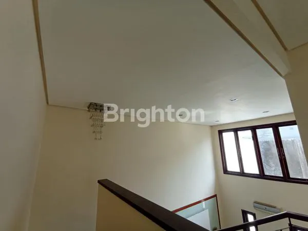 image RUMAH 2 LANTAI FURNISH SIAP HUNI HABIS RENOV (2)