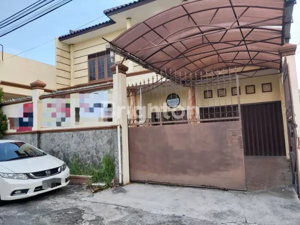 RUMAH MEWAH 2 LANTAI SIAP HUNI DEKAT MANAHAN