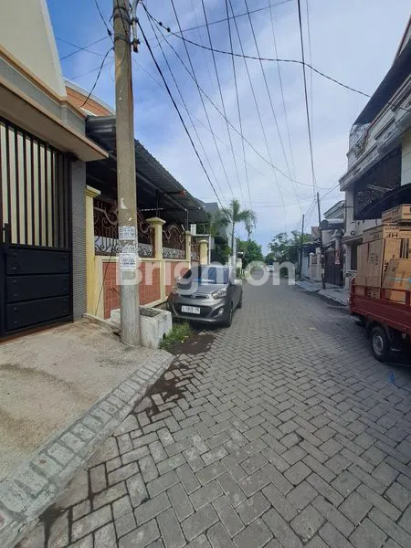 image RUMAH MINIMALIS 2 LANTAI BARU GRESS, SAMPING PAKUWON CITY DEKAT ITS UNAIR  KENJERAN (2)