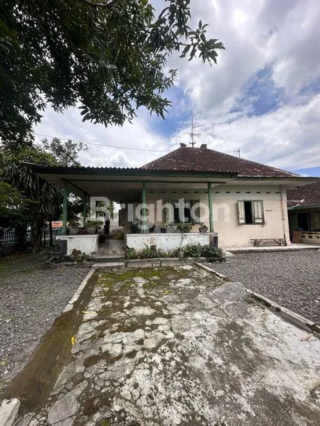 Gambar Property RUMAH HOOK JUAL BANGUNAN HITUNG TANAH DI SOLO SERENGAN DEKAT SOLO BARU