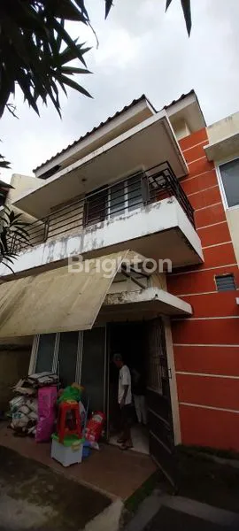 image DIJUAL TOWN HOUSE DI LOKASI RAMAI (2)