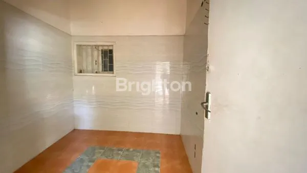 image RUMAH 1 LANTAI BANYAK KAMAR DI SENGKALING. SEWA MINIMAL 2 TAHUN. (5)