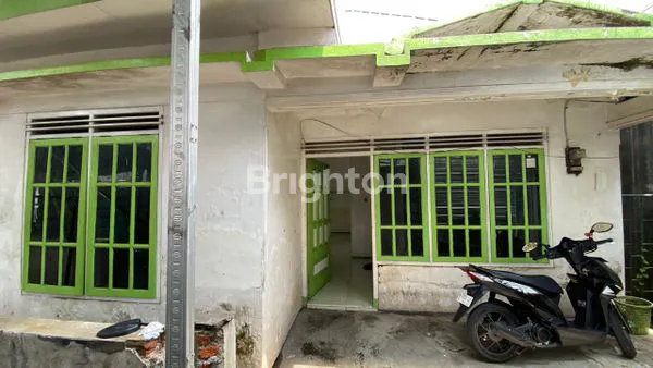RUMAH 1 LANTAI BANYAK KAMAR DI SENGKALING. SEWA MINIMAL 2 TAHUN.