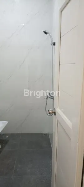 image RUMAH BARU SIAP HUNI DURI KOSAMBI JAKARTA BARAT (2)