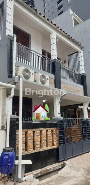 RUMAH DI CLUSTER CATALINA GADING SERPONG