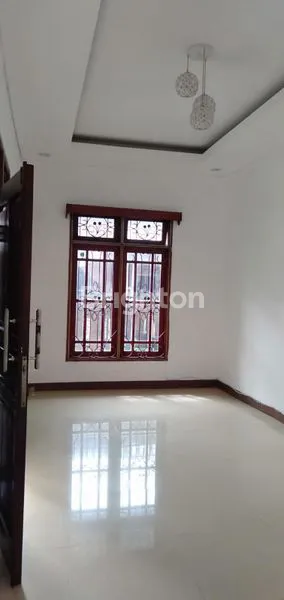 image RUMAH DI CLUSTER CATALINA GADING SERPONG (3)