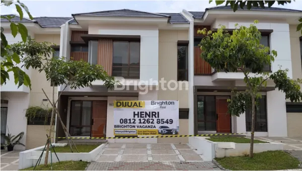 RUMAH 2 LANTAI SIAP HUNI LOKASI STRATEGIS