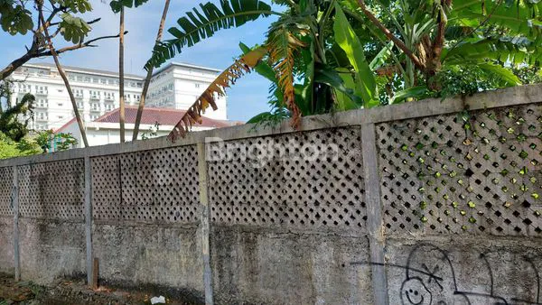 image DI JUAL / DISEWA  TANAH YANG STRATEGIS DI OEREMPATAN LAMPU MERAH BUBUKAK SEBRANG SUPERINDO (3)