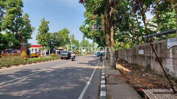 image DI JUAL / DISEWA  TANAH YANG STRATEGIS DI OEREMPATAN LAMPU MERAH BUBUKAK SEBRANG SUPERINDO (2)