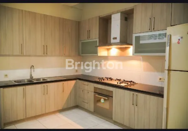 image RUMAH MEWAH 2 LANTAI KAWASAN ELITE BEBAS BANJIR (2)