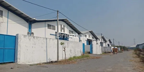 image GUDANG SIAP PAKAI READY 3 UNIT JEJER ROW LEBAR AKSES KONTAINER BUMI MASPION ROMOKALISARI (4)