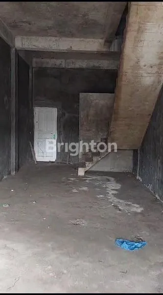 image RUMAH 2½ TINGKAT DALAM KOMPLEK MEDAN TIMUR (3)