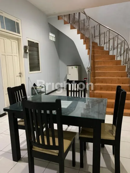 image RUMAH KOS SIAP PAKAI DUKUH KUPANG SANGAT MENGUNTUNGKAN ROW LEBAR DEKAT MERR (2)