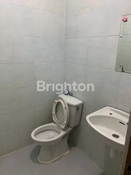 image RUMAH KOS SIAP PAKAI DUKUH KUPANG SANGAT MENGUNTUNGKAN ROW LEBAR DEKAT MERR (8)