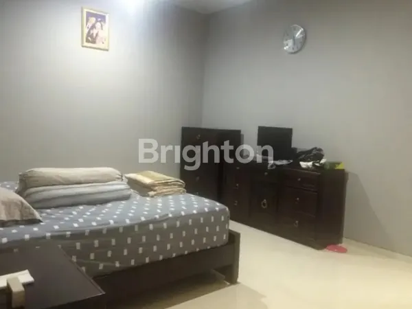 image BARUK UTARA 2 LANTAI MINIMALIS SEMI FURNISH, ROW 3 MOBIL (4)