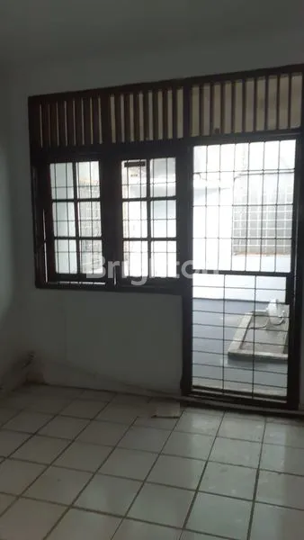 image RUKO DI PINGGIR JALAN RAYA LOKASI STRATEGIS DEKAT KE KOKAS ARAH SUDIRMAN TEBET JAKARTA SELATAN (4)