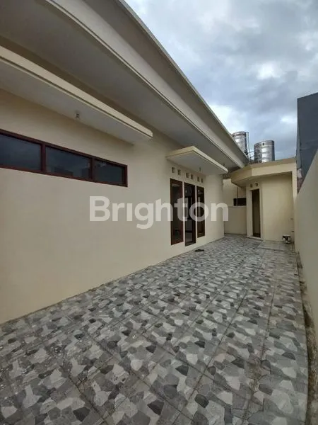 image RUMAH MEWAH DUA LANTAI DI KELENGAN SEMARANG (3)