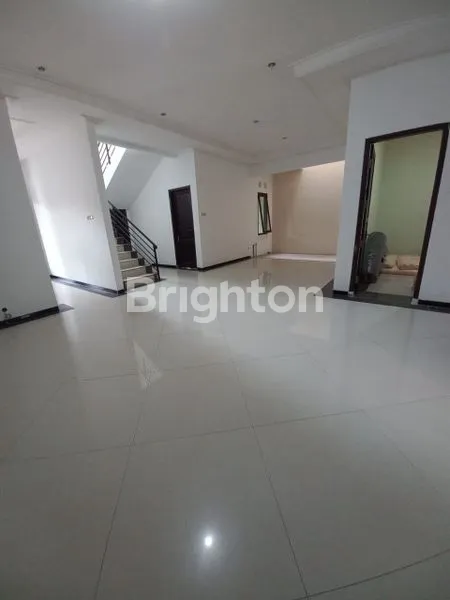 image RUMAH MEWAH DUA LANTAI DI KELENGAN SEMARANG (6)