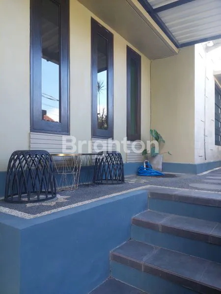 image RUMAH 1 LANTAI DENGAN KONDISI YANG TERAWAT BAIK DAN BERSIH, FULLY FURNISHED SIAP HUNI DILOKASI YANG TENANG DAN NYAMAN DALAM KOMPLEK PERUMAHAN AREA JALAN RAYA KAMPUS UNUD JIMBARAN (1)