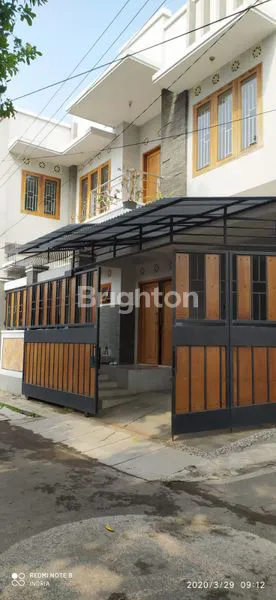 image RUMAH HOOK 2 LANTAI DI PUSAT KOTA SOLO DEKAT DENGAN GRAND MALL SOLO DEKAT DEKAT JALAN UTAMA KOTA SOLO JL SLAMET RIYADI READY SIAP HUNI (1)