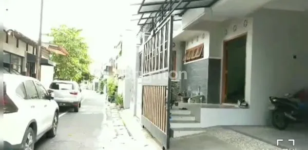image RUMAH HOOK 2 LANTAI DI PUSAT KOTA SOLO DEKAT DENGAN GRAND MALL SOLO DEKAT DEKAT JALAN UTAMA KOTA SOLO JL SLAMET RIYADI READY SIAP HUNI (2)