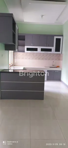 image RUMAH HOOK 2 LANTAI DI PUSAT KOTA SOLO DEKAT DENGAN GRAND MALL SOLO DEKAT DEKAT JALAN UTAMA KOTA SOLO JL SLAMET RIYADI READY SIAP HUNI (4)