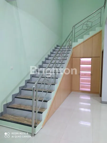 image RUMAH HOOK 2 LANTAI DI PUSAT KOTA SOLO DEKAT DENGAN GRAND MALL SOLO DEKAT DEKAT JALAN UTAMA KOTA SOLO JL SLAMET RIYADI READY SIAP HUNI (5)