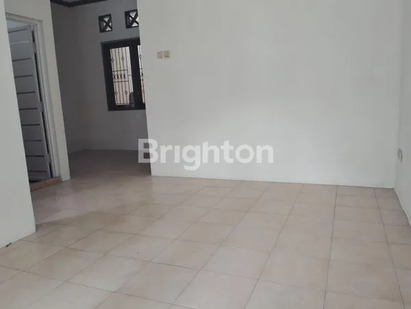 image RUMAH RAPI BERSIH SIAP HUNI DI TAMAN KENARI NUSANTARA DI PINGGIR JALAN RAYA ALTERNATIF CIBUBUR (3)