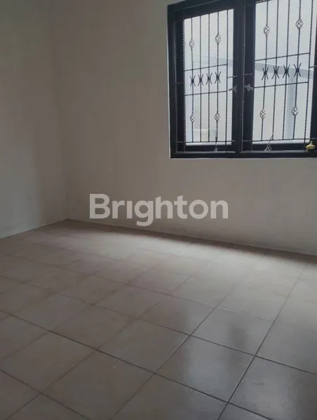 image RUMAH RAPI BERSIH SIAP HUNI DI TAMAN KENARI NUSANTARA DI PINGGIR JALAN RAYA ALTERNATIF CIBUBUR (4)