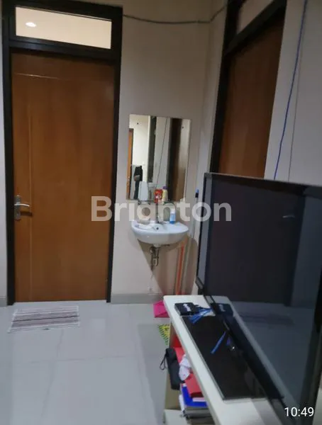 image RUMAH 2 LANTAI FURNISH SIAP HUNI DI KAWASAN ELITE KELAPA GADING (2)