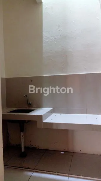 image RUMAH JELAMBAR 3,5 LANTAI SIAP HUNI (3)