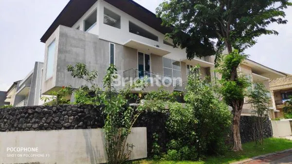 image RUMAH DESIGN MINIMALIS BERLOKASI DI KAWASAN ELIT SURABAYA TIMUR (1)