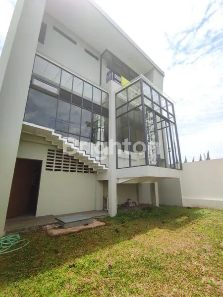 RUMAH BARU MODERN TROPIS 'KUMALA SHINTA' KOTA BARU PARAHYANGAN