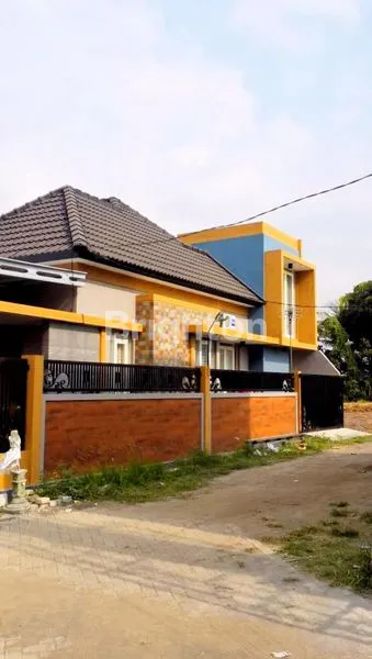 image RUMAH HOOK 2 LANTAI BAGUS AREA IKAN IKAN MALANG (4)