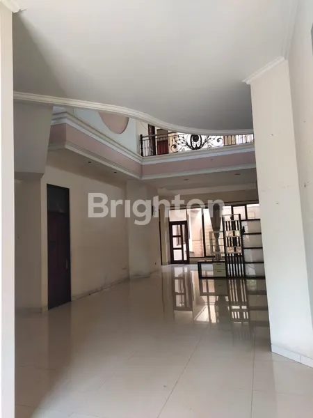 image RUMAH BESAR TERAWAT DI SUTOREJO TIMUR SUDAH SHM & ADA WIFI (4)