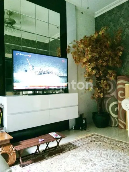 image RUMAH CANTIK DUA LANTAI (3)