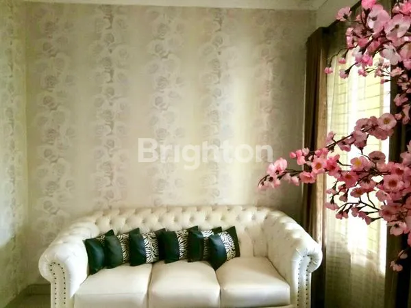 image RUMAH CANTIK DUA LANTAI (6)