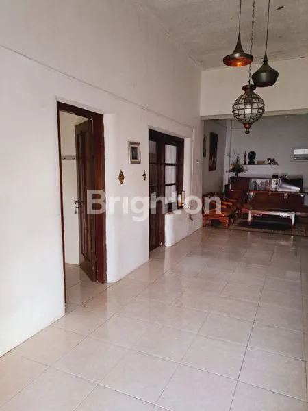 image RUMAH KLASIK LAHAN YANG LUAS COCOK UNTUK HOMESTAY ATAU DISEWAKAN DI KOTA WISATA BATU (6)