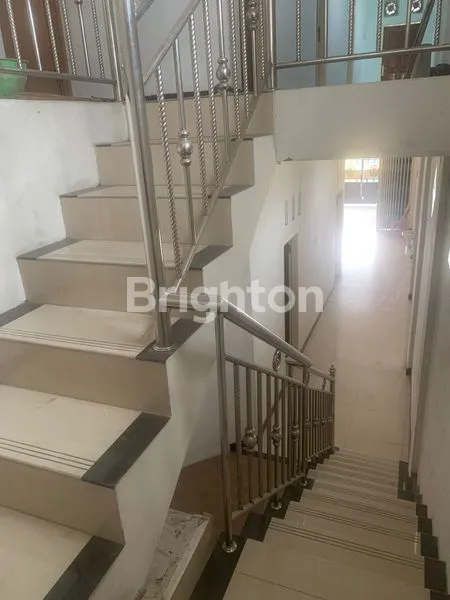 RUKO SIAP HUNI COCOK UNTUK BERBAGAI MACAM USAHA DI PUSAT SURABAYA