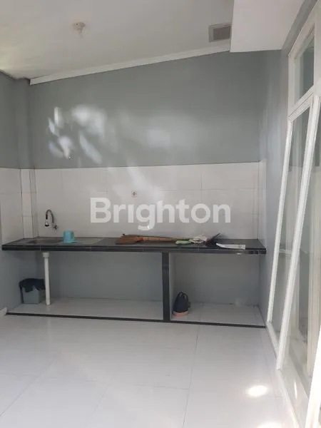 image NEWTON BOULEVARD. (3)