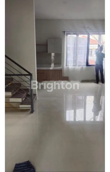 image HUNIAN MEWAH 3 LANTAI DI SUNTER BISMA (5)