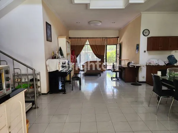 image RUMAH MEWAH DI KERTAJAYA INDAH (7)