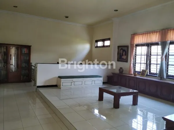 image RUMAH 2 LANTAI BAGUS TERAWAT DI MANYAR (5)