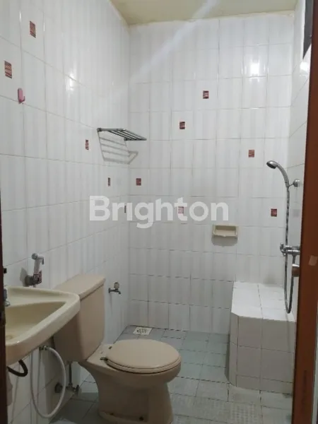 image RUMAH 2 LANTAI BAGUS TERAWAT DI MANYAR (6)