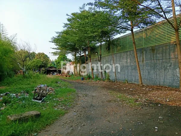 image TANAH LUAS DALAM  KOTA DIPINGGIR JALAN  BESAR  LETDA SUJONO (6)