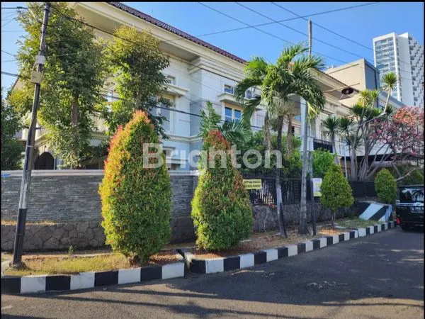 image RUMAH MEWAH 700M2 FULL FURNISH DI MANYAR KERTOARJO SURABAYA (2)