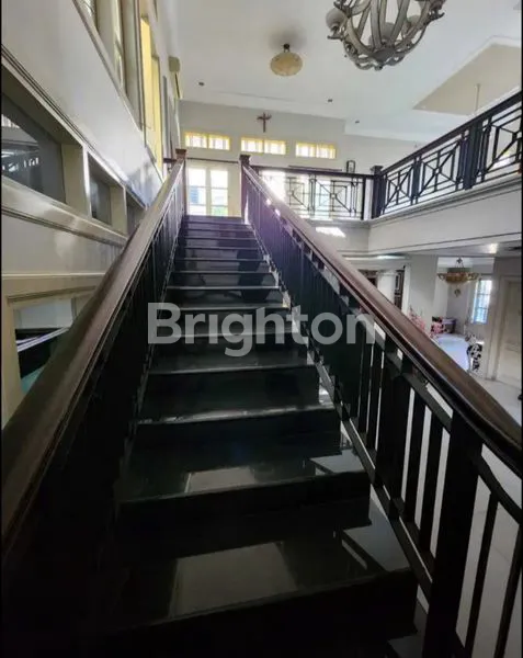 image RUMAH MEWAH 700M2 FULL FURNISH DI MANYAR KERTOARJO SURABAYA (6)